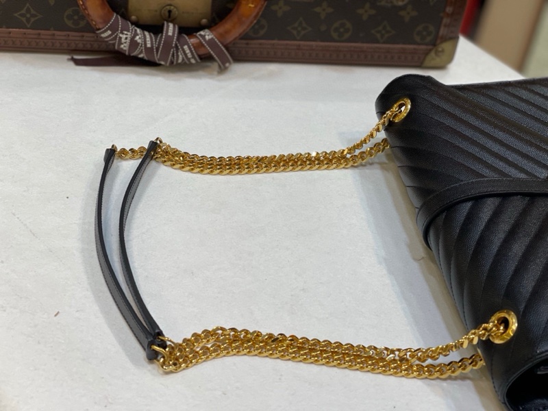 YSL 聖羅蘭荔枝皮V紋大號黑金信封郵差包 可單肩可斜挎  尺寸：31*23-6