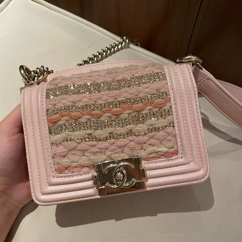 ✨Chanel香奈兒mini leboy 水鑽粉色包斜背包單肩包，銀扣❤️正品
