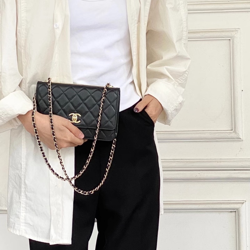 香奈兒CHANEL黑色羊皮淡金釦Trendy CC WOC斜背發財包A80982-2
