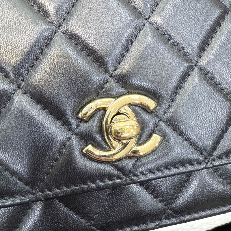 香奈兒CHANEL黑色羊皮淡金釦Trendy CC WOC斜背發財包A80982-22