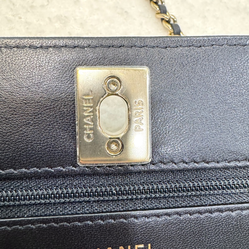 香奈兒CHANEL黑色羊皮淡金釦Trendy CC WOC斜背發財包A80982-24