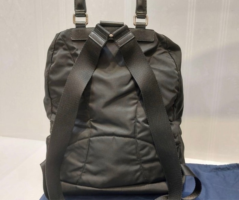 Prada 時髦經典 黑色 尼龍 金三角 提把 後背包 *9新 讓藏🉐29800-1