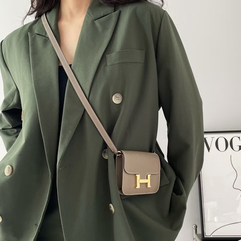 愛馬仕HERMES 18大象灰Evercolor皮Constance Slim Compact 腰包錢包H082214C
