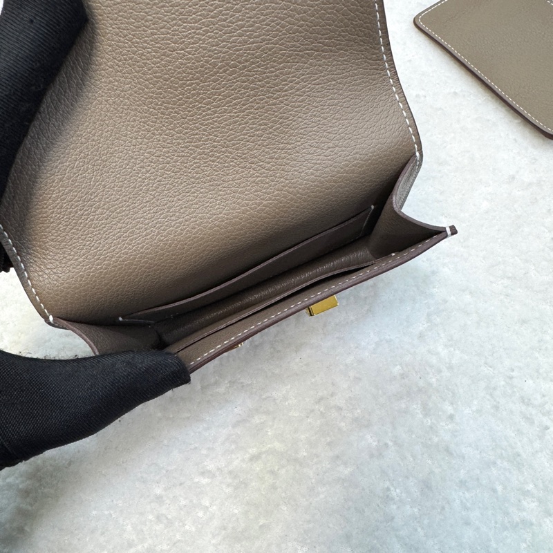 愛馬仕HERMES 18大象灰Evercolor皮Constance Slim Compact 腰包錢包H082214C-15