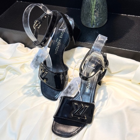 LV/路易威登 黑金徽標綁帶涼鞋 35碼