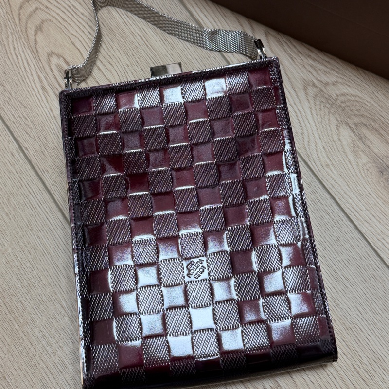 LV 2000年秋冬限量款漆皮棋盤格鏈條盒子手提包-5