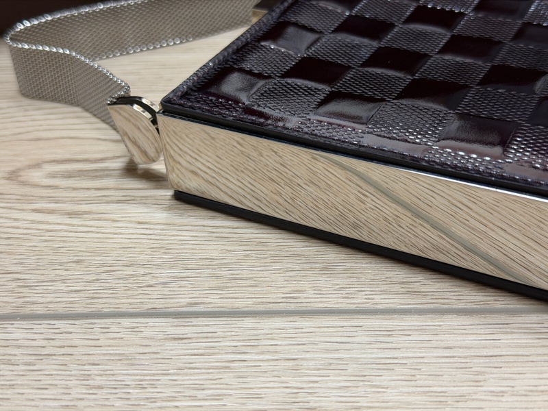 LV 2000年秋冬限量款漆皮棋盤格鏈條盒子手提包-16