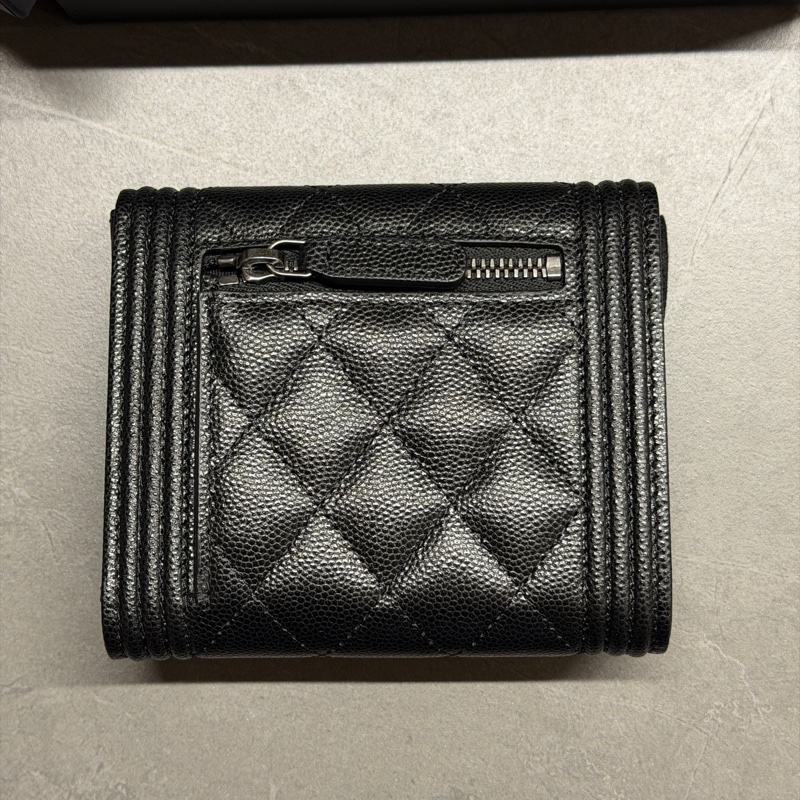 全新🖤Chanel boy黑色復古銀扣荔枝牛皮三折短夾｜晶片款-6