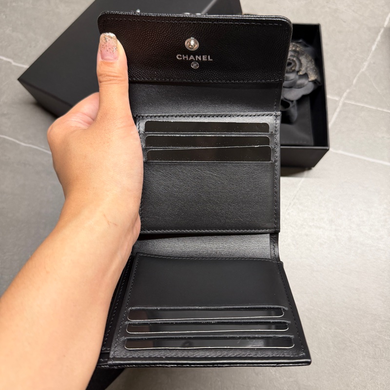全新🖤Chanel boy黑色復古銀扣荔枝牛皮三折短夾｜晶片款-7