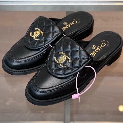 Chanel 香奈兒 黑色菱格紋書包扣樂福半拖 尺碼38.5 碼