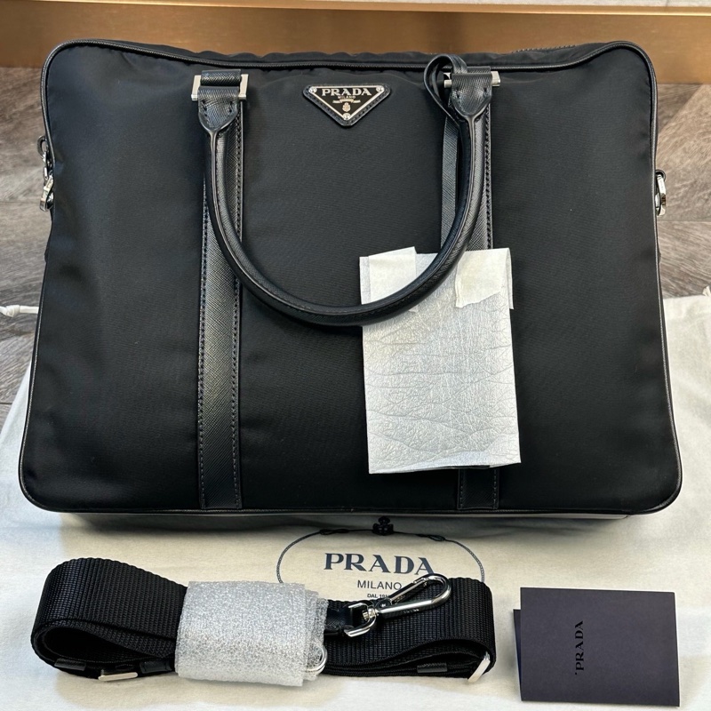 Prada 普拉达 经典款三角标 降落伞面料拼皮 公文包 手提单肩斜挎包 内有隔层 上身大气 超轻百搭 商务人士必备 黑色-3