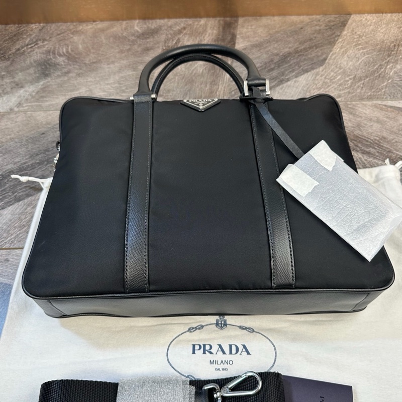 Prada 普拉达 经典款三角标 降落伞面料拼皮 公文包 手提单肩斜挎包 内有隔层 上身大气 超轻百搭 商务人士必备 黑色-6