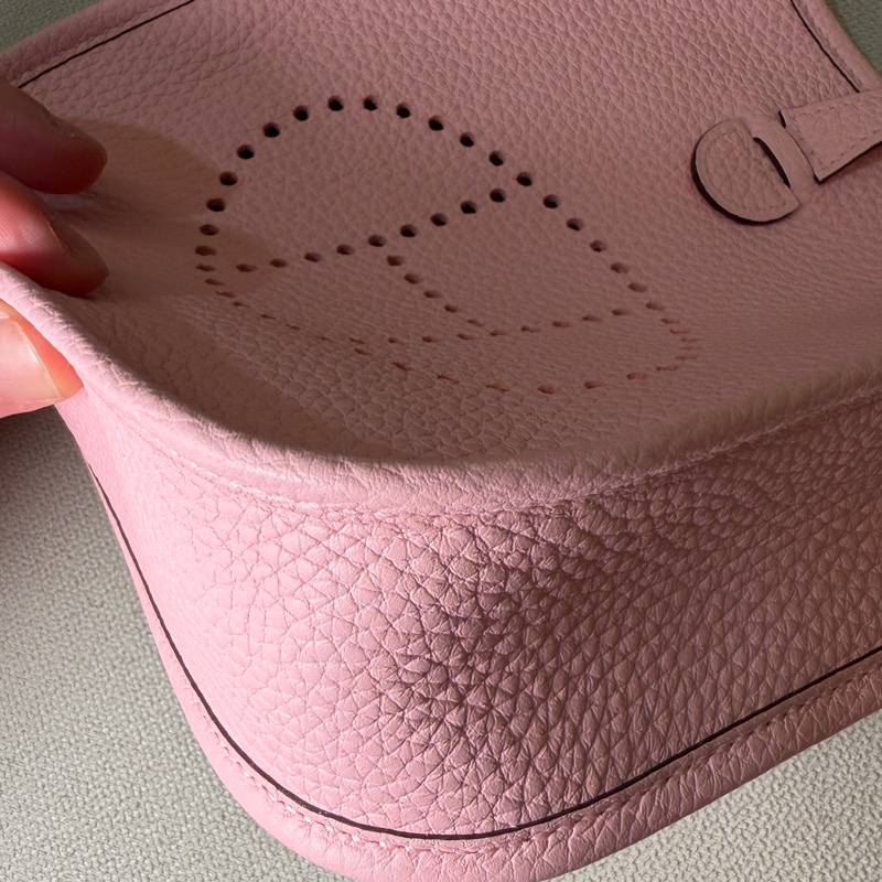 （全新K刻💕）Hermes 愛馬仕 mini Evelyne 16  新櫻花粉 粉色 牛皮  肩背包-9