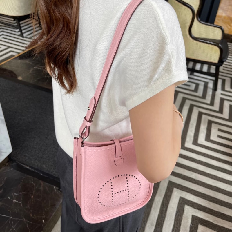 （全新K刻💕）Hermes 愛馬仕 mini Evelyne 16  新櫻花粉 粉色 牛皮  肩背包-12