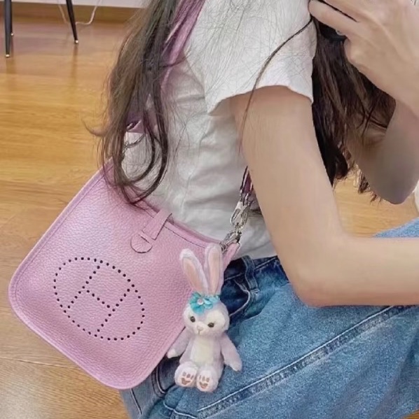 （全新K刻💕）Hermes 愛馬仕 mini Evelyne 16  新櫻花粉 粉色 牛皮  肩背包-13