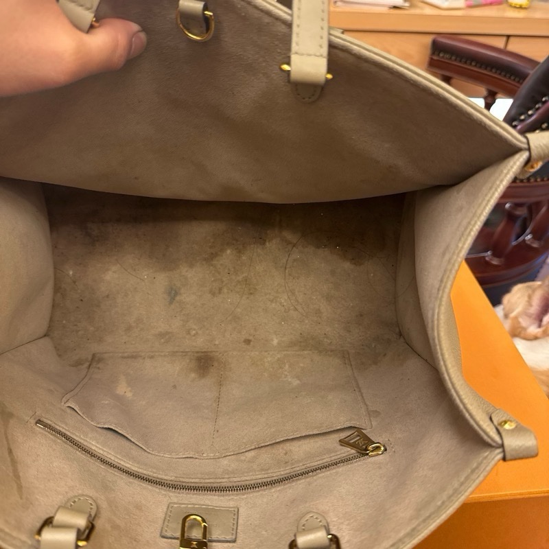 LV Louis Vuitton路易威登 M45494經典ONTHEGO MM Empreinte牛皮手提/肩背包-12