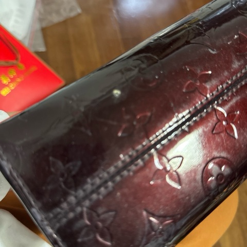 LV紅漆皮手拿包,可➕被帶肩背、斜背