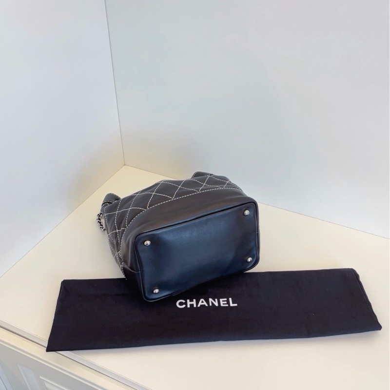 ✨Chanel 黑色外縫線水桶包 舒適軟牛皮 稀有難求🖤-7