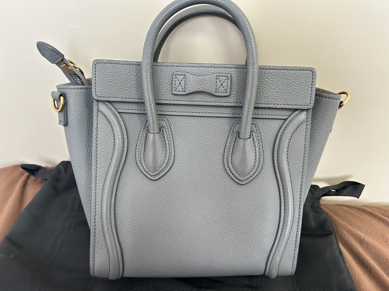 Celine 小牛皮袖珍型 LUGGAGE手袋（Nano )9成新-1