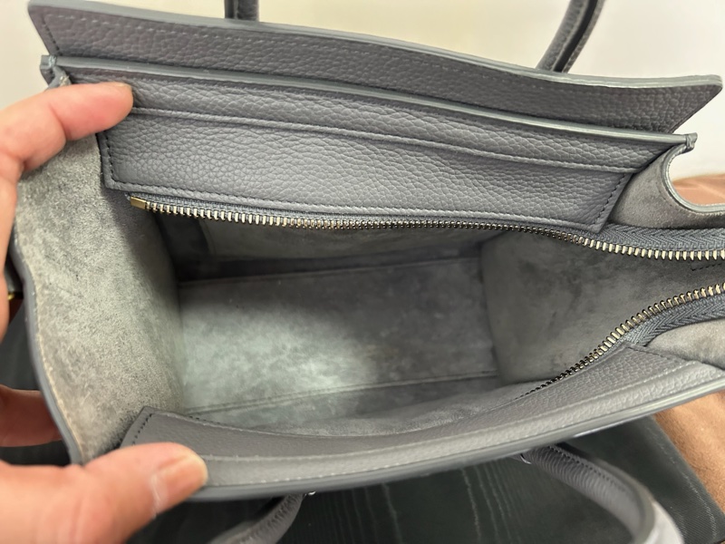 Celine 小牛皮袖珍型 LUGGAGE手袋（Nano )9成新-10