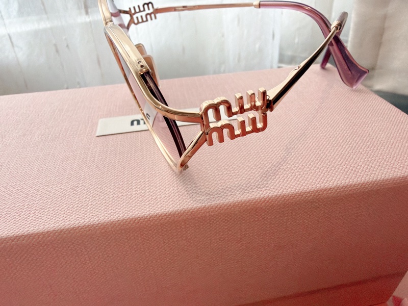 二手精品自賣❤️Miu Miu粉色鏡片*金框logo太陽眼鏡🕶️.金屬細框墨鏡.近新全配-2
