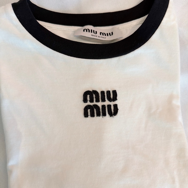 二手精品自賣❤️Miu Miu經典款拼布刺繡字母logo黑白撞色短T.短袖T恤上衣.近新.XS號-8