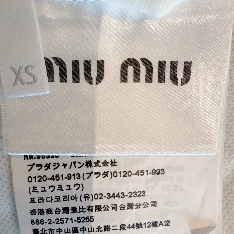 二手精品自賣❤️Miu Miu經典款拼布刺繡字母logo黑白撞色短T.短袖T恤上衣.近新.XS號-18