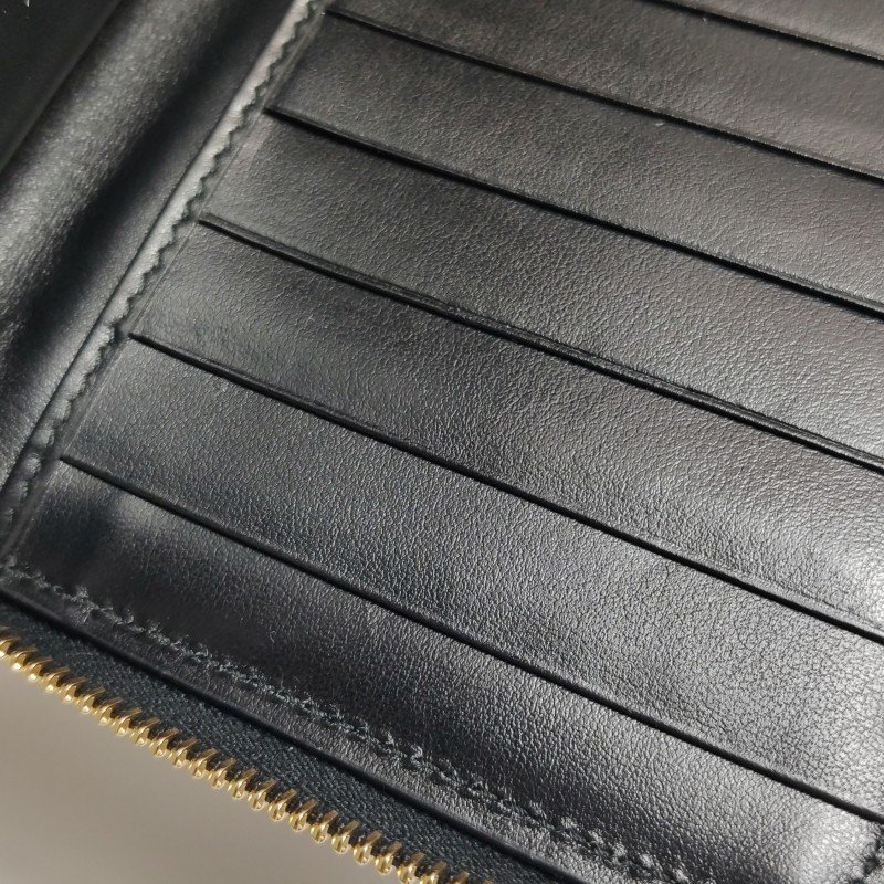 Gucci 牛皮純色字母logo拉鍊錢包-9