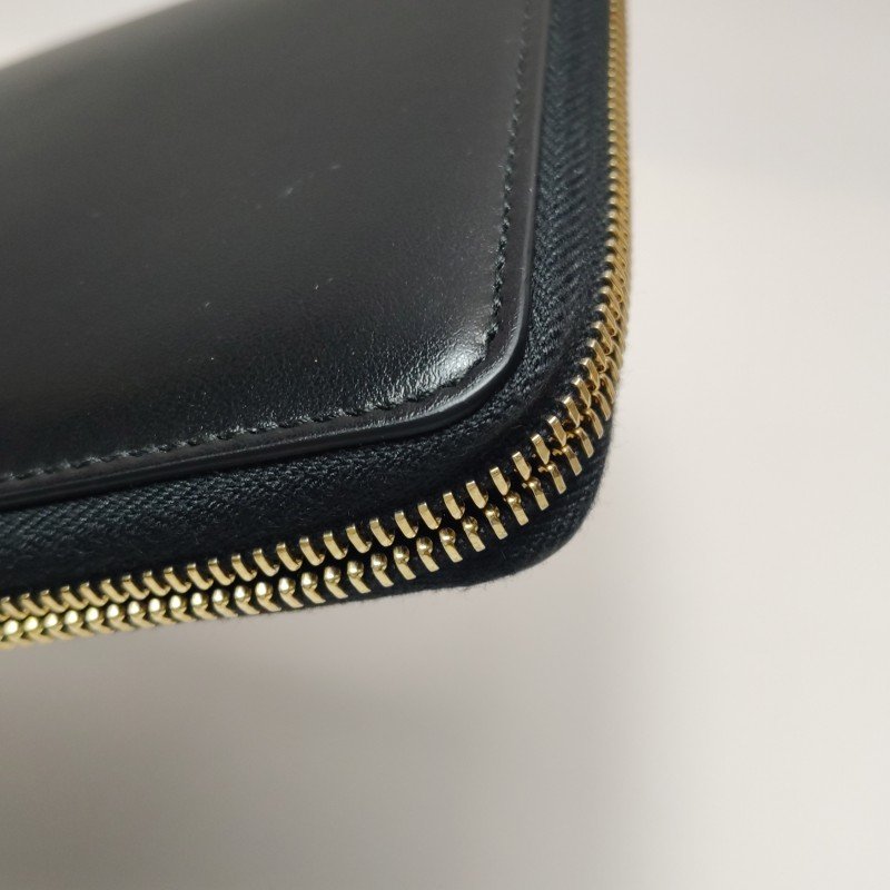 Gucci 牛皮純色字母logo拉鍊錢包-13