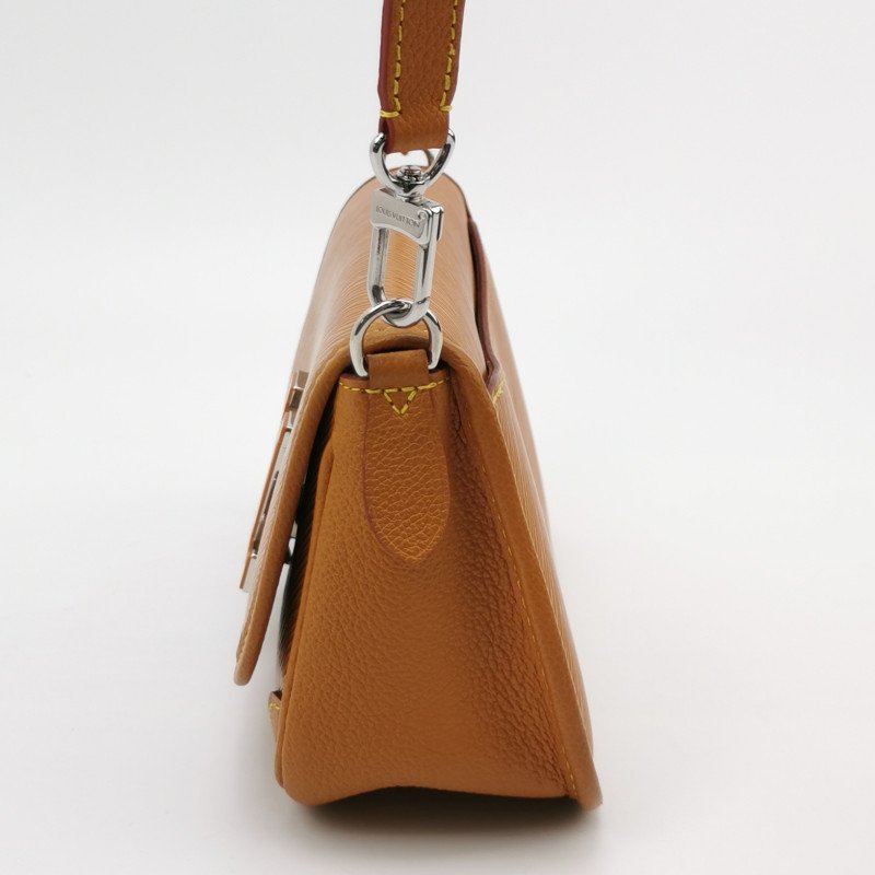 Louis Vuitton (LV) Buci牛皮純色字母logo法棍包斜背包單肩包-2