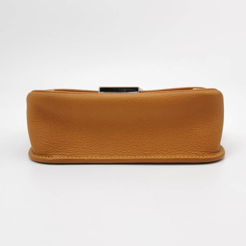 Louis Vuitton (LV) Buci牛皮純色字母logo法棍包斜背包單肩包-5