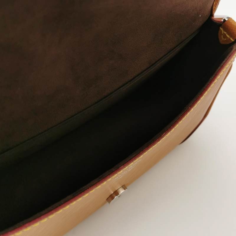Louis Vuitton (LV) Buci牛皮純色字母logo法棍包斜背包單肩包-6