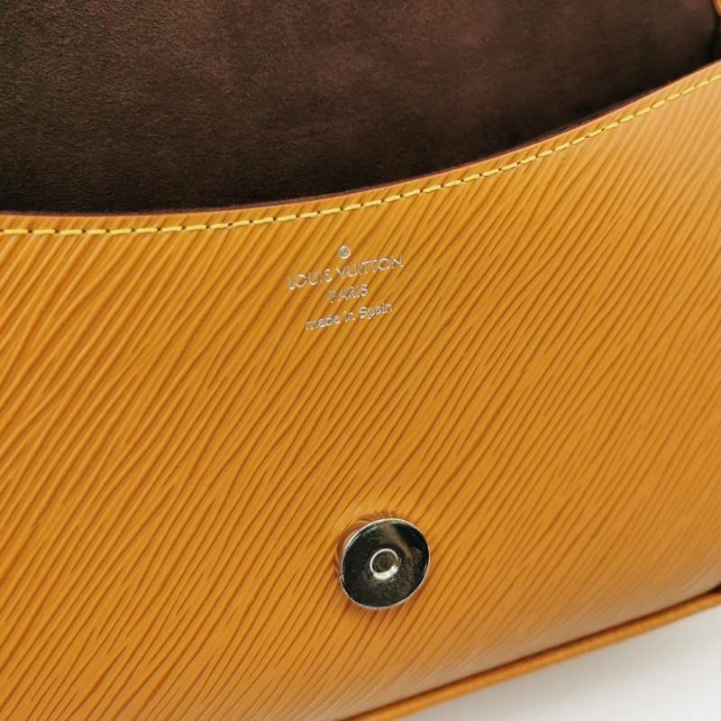Louis Vuitton (LV) Buci牛皮純色字母logo法棍包斜背包單肩包-7