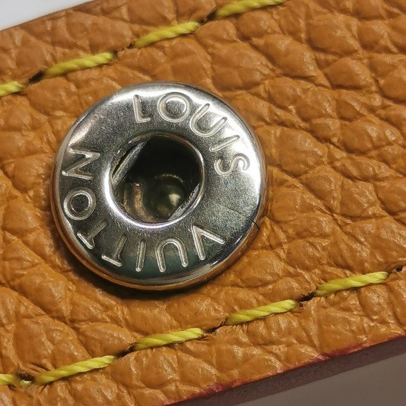 Louis Vuitton (LV) Buci牛皮純色字母logo法棍包斜背包單肩包-16