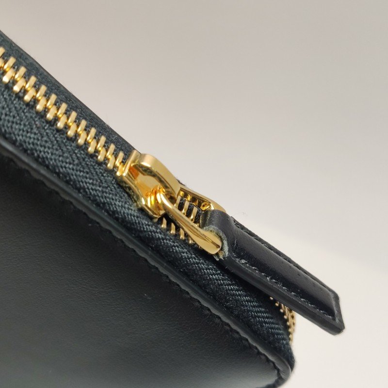 Gucci 牛皮純色字母logo拉鍊錢包-8