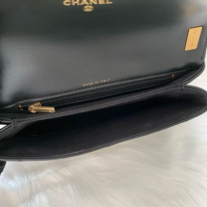 Chanel香奈兒23新款19hobo黑金系列 菱格口蓋鏈條包-7