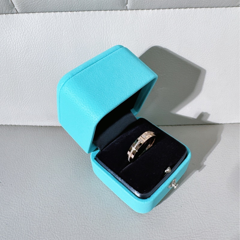 Tiffany 蒂芙尼 T 系列玫瑰金窄版半鑽 T 型戒指，7.5 碼，55號-1