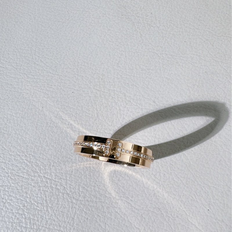 Tiffany 蒂芙尼 T 系列玫瑰金窄版半鑽 T 型戒指，7.5 碼，55號-3
