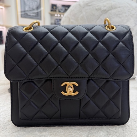 Chanel 香奈兒23S黑金牛皮郵差雙肩包 芯片款 很火的一款