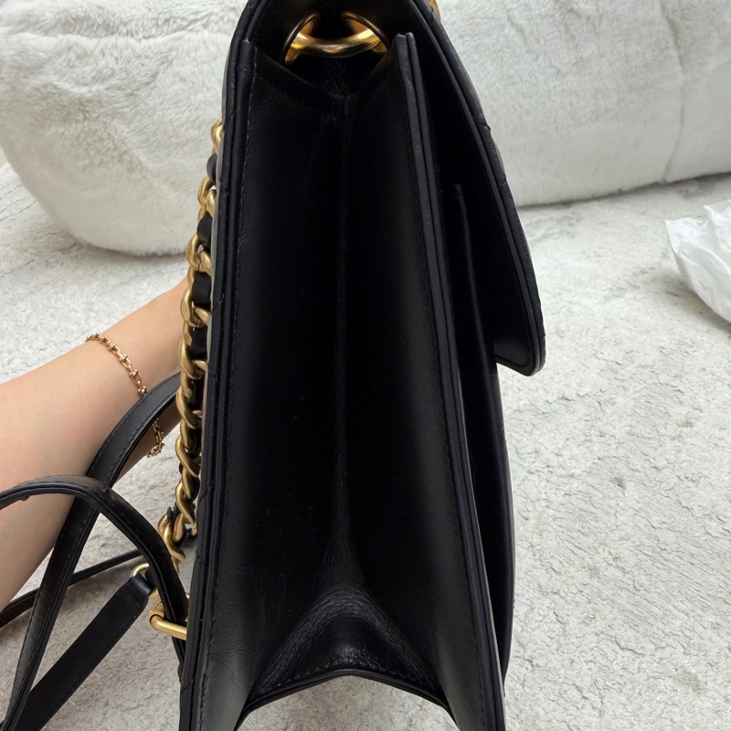 Chanel 香奈兒23S黑金牛皮郵差雙肩包 芯片款 很火的一款-2