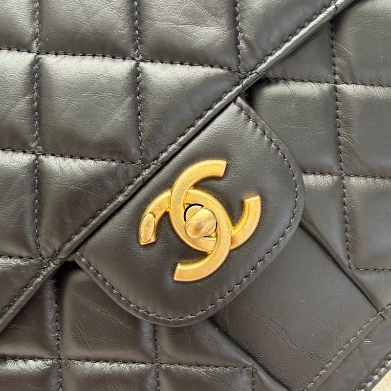 Chanel 香奈兒23S黑金牛皮郵差雙肩包 芯片款 很火的一款-10