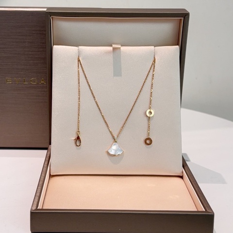 寶格麗Bvlgari DIVAS’DREAM系列 白貝母小號玫瑰金扇子項鍊  保卡盒子在  正常佩戴痕跡