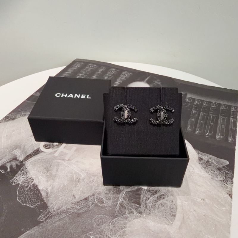 Chanel 香奈兒 經典雙C耳釘  黑色雙C還是比較特別-1