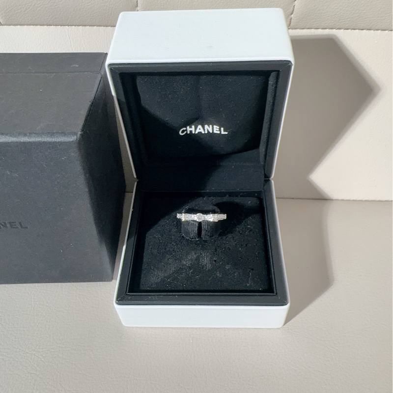 Chanel香奈兒 ruban系列 白金滿鑽蝴蝶結戒指，窄版 52號-1