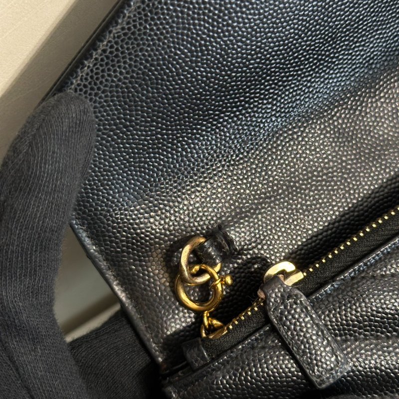 YSL 經典V紋粒面牛皮WOC - 19 黑金-10