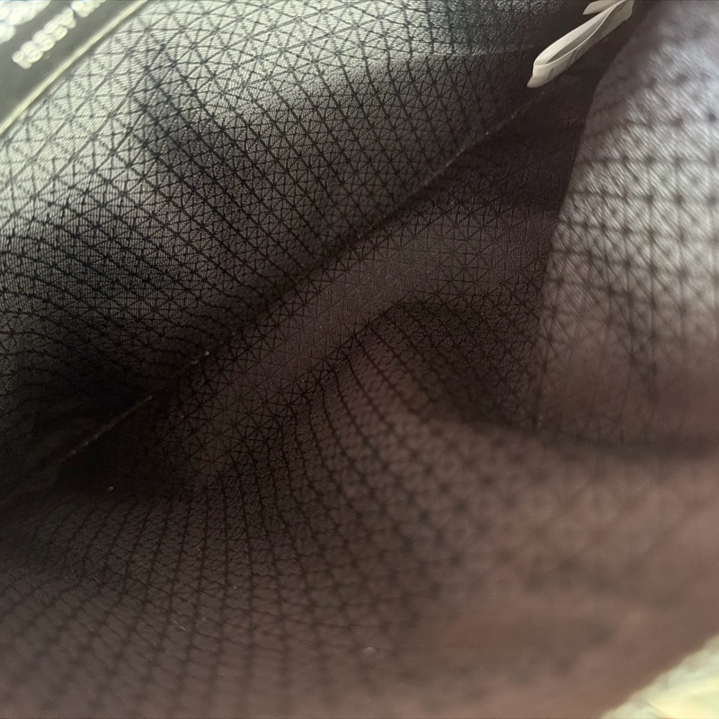 ISSEY MIYAKE  BAOBAO 幾何方格3X4肩斜背扁包(白x灰）-9