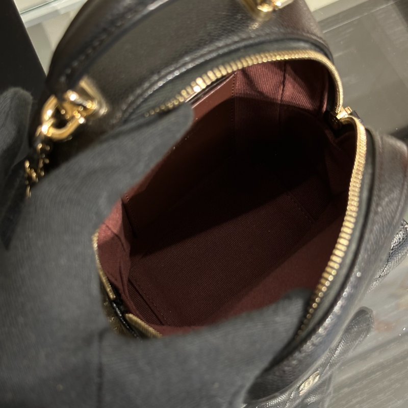 CHANEL 粒面牛皮迷你後背包 - 黑金-6