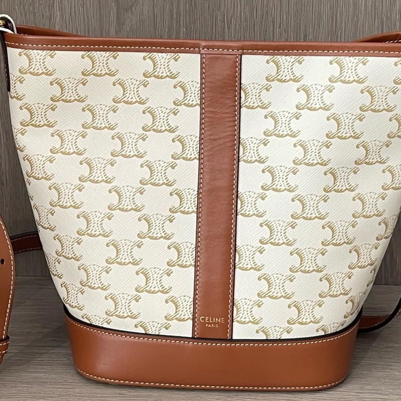CELINE 賽琳白色凱旋門老花水桶包單肩斜挎包 底18。-7