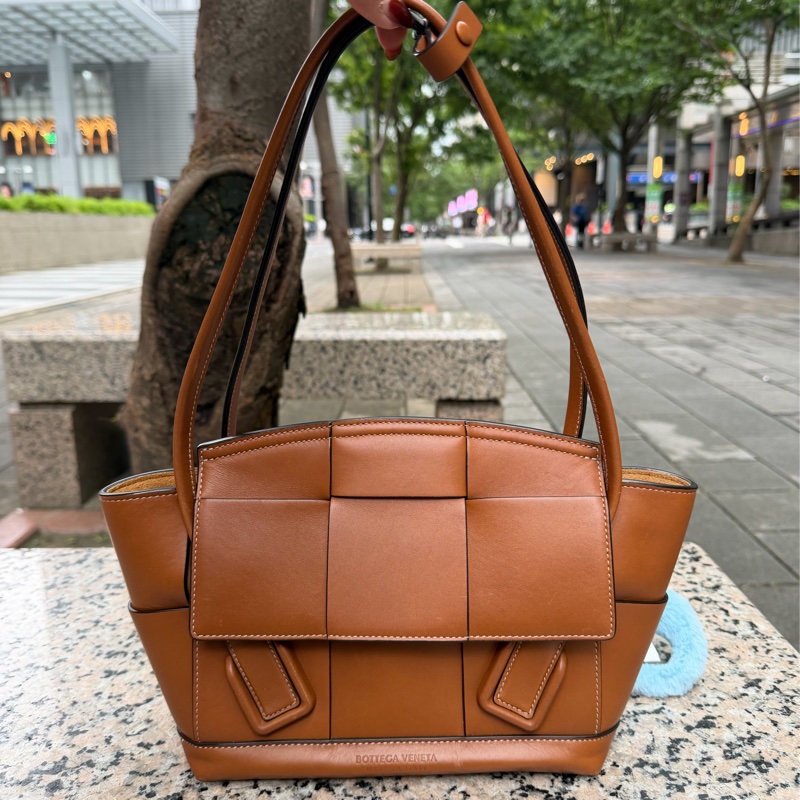 Bottega Veneta-Arco33焦糖色｜中號 手提托特包-0