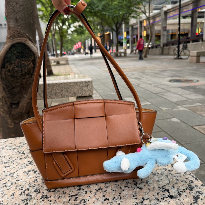 Bottega Veneta-Arco33焦糖色｜中號 手提托特包-4